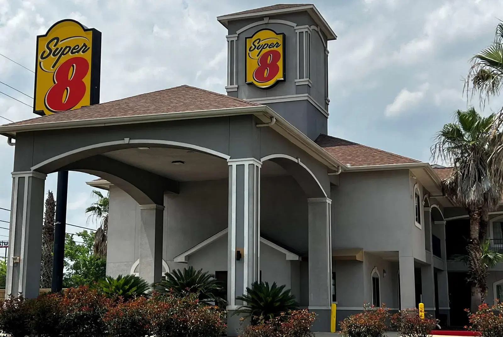 Photo - Super 8 by Wyndham Houston North I-45