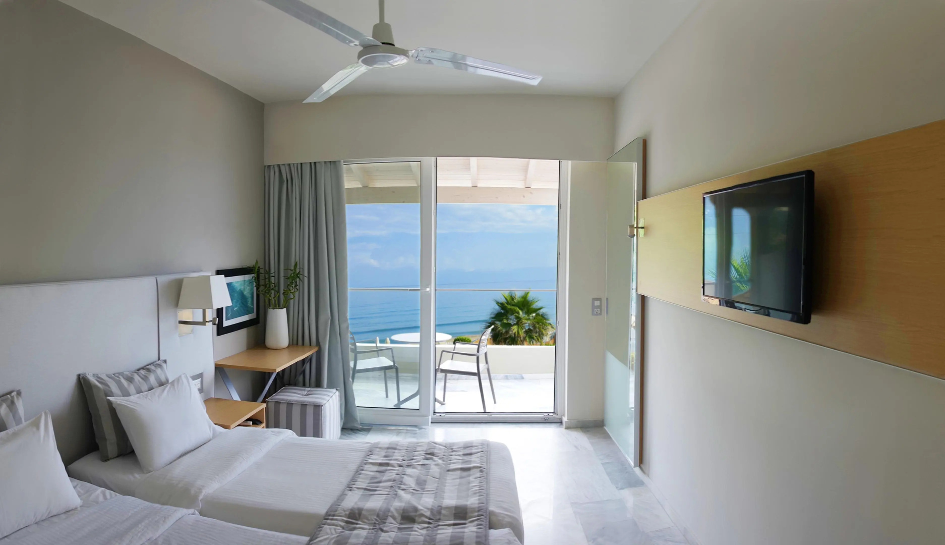 Photo - Acharavi Beach Hotel