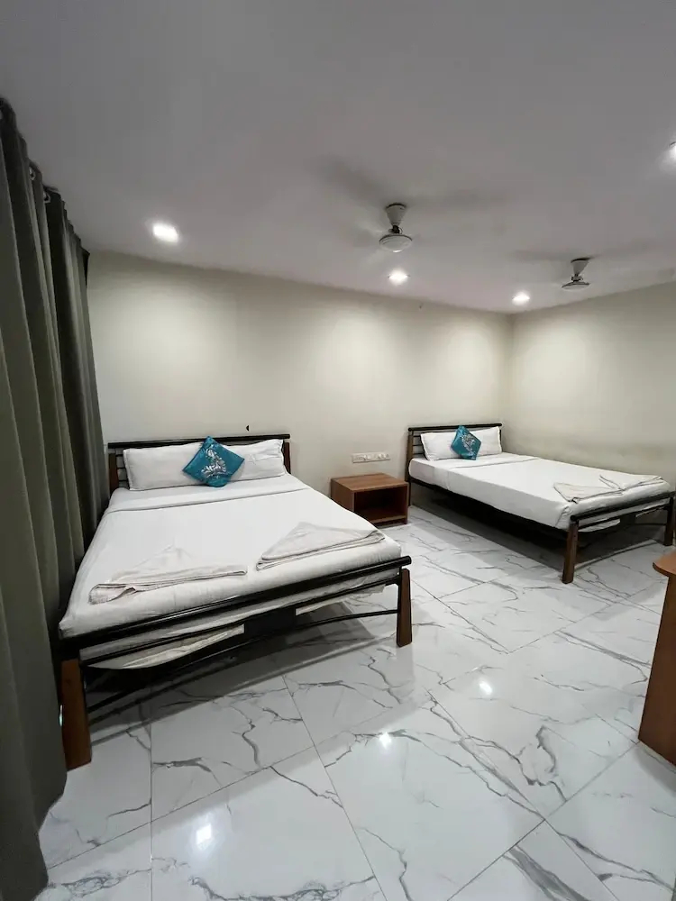 Photo - Red House Hostels - POWAI HOSTELS GROUPS
