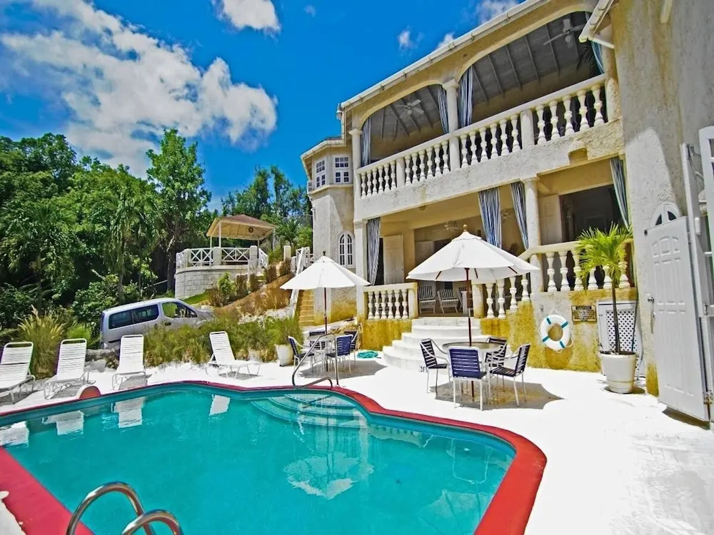 Sea Symphony Barbados - 6 B R Beachfront Villa w Staff — фото 1