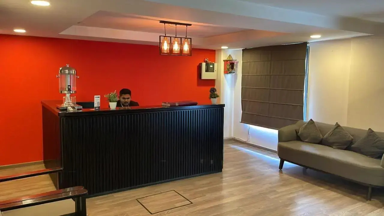 Photo - Saltstayz Express - Golf Course Road & DLF Phase-1