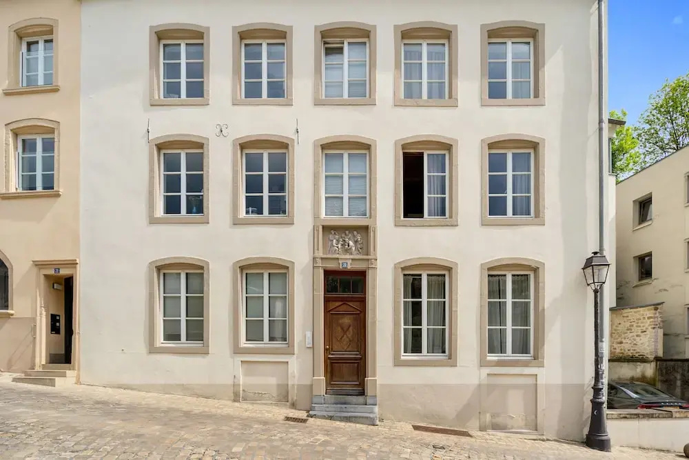 Modern Apt Old Town w Panoramic View ID4 — фото 1