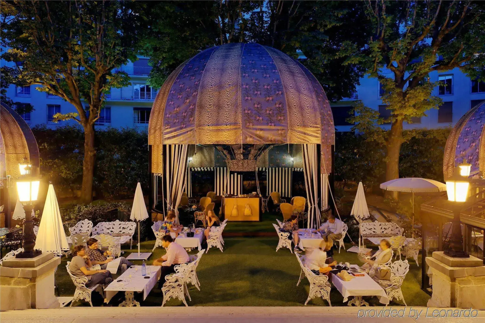 Photo - Saint James Paris