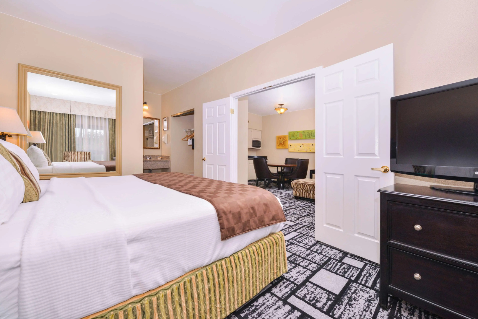 Photo - Best Western Plus Meridian Inn & Suites, Anaheim-Orange