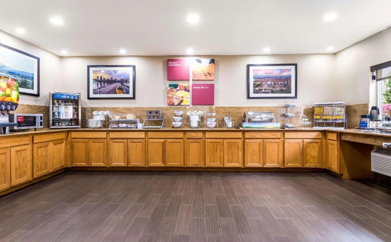 Photo - Comfort Suites Portland Airport