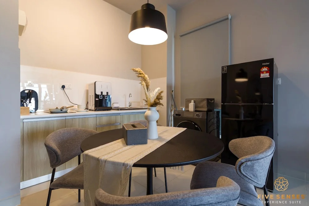 KIP Core Soho Suite by Five Senses