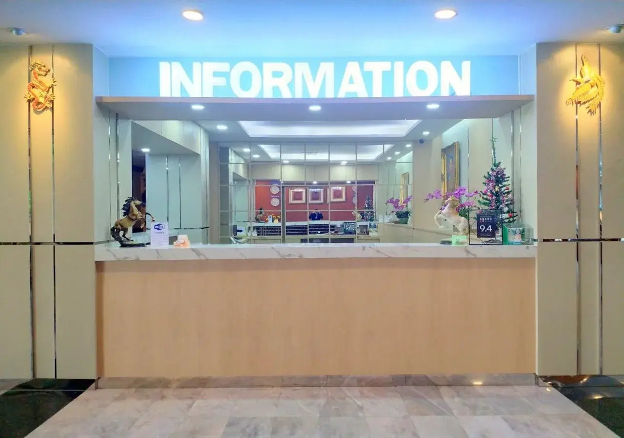 Photo - Summit Pavilion Hotel