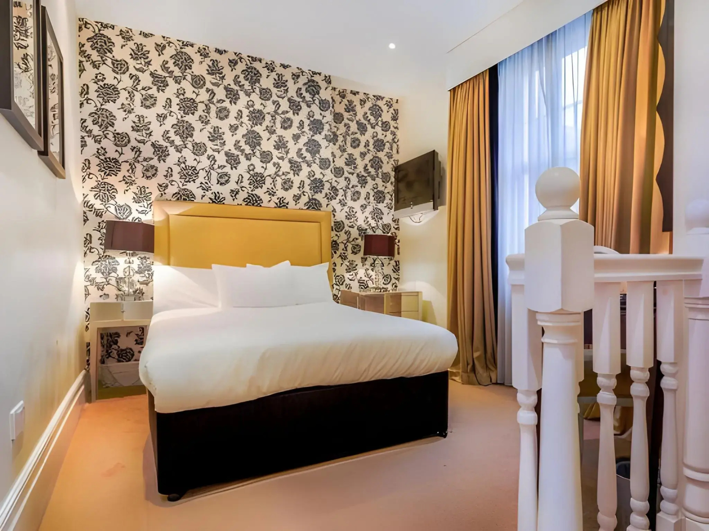 Photo - The Tophams Hotel