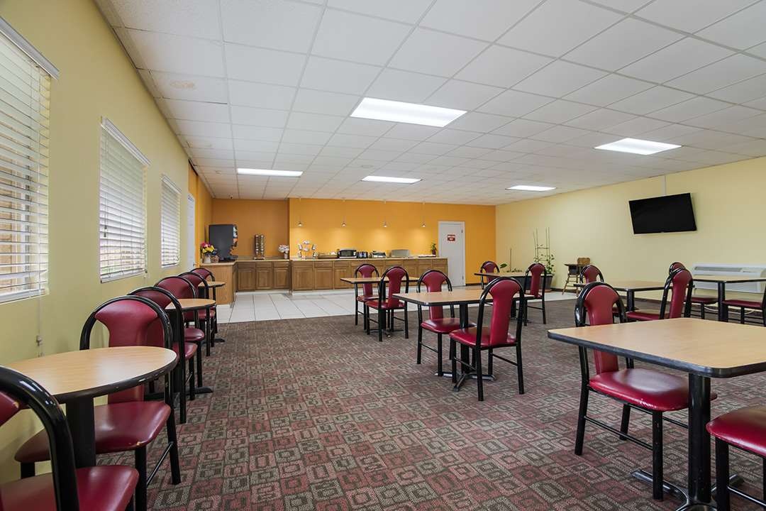 Photo - Americas Best Value Inn Tulsa at I-44