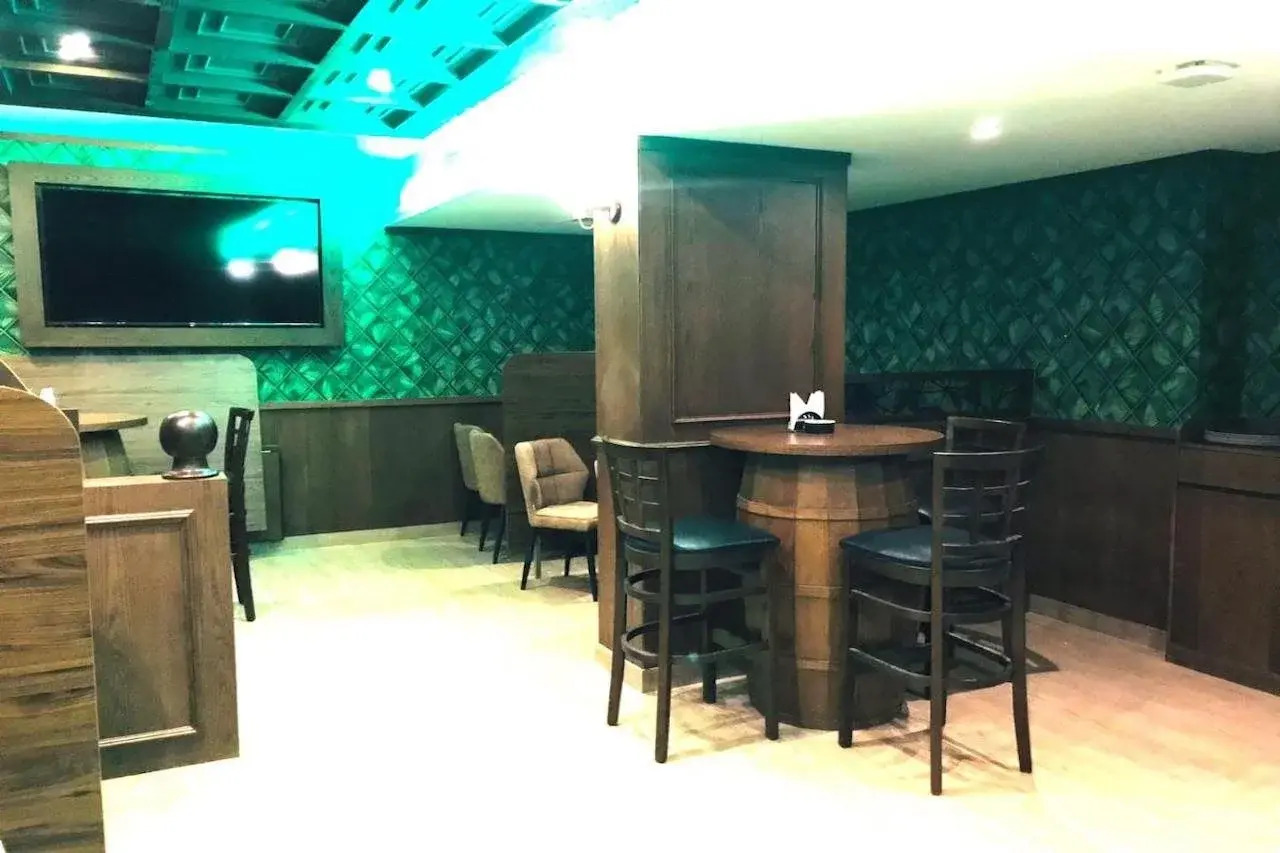 Photo - Concorde Inn Hotel