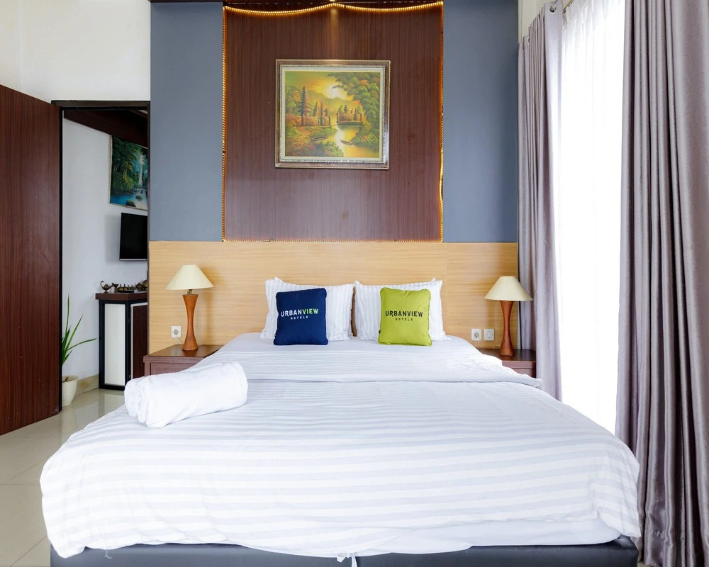 Urbanview SRB Near Mall Ciputra Cibubur