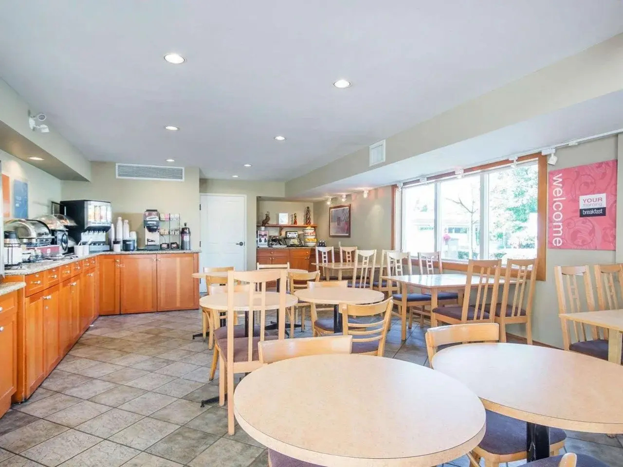 Photo - Econo Lodge Inn & Suites