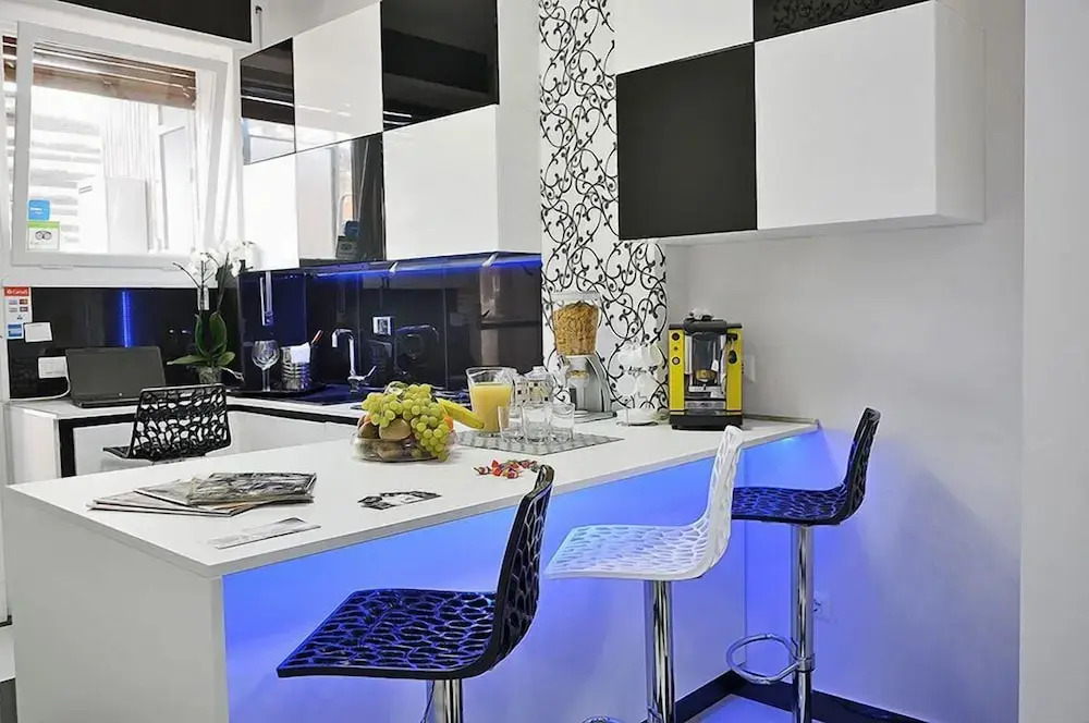 Photo - Black & White G&G