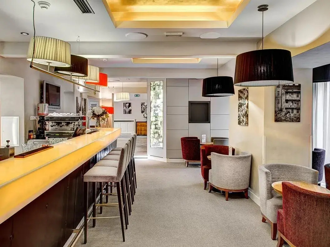 Photo - Three Crowns Hotel