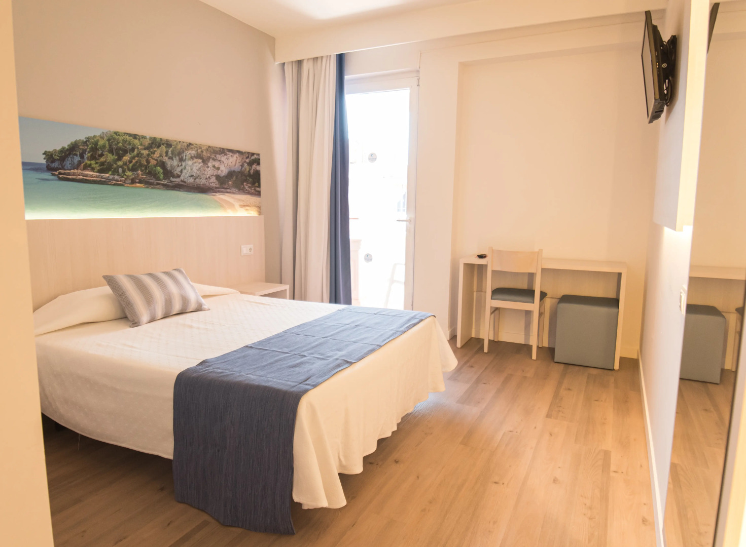 Photo - Ona Luna Park - Adults Friendly 16 Years Plus