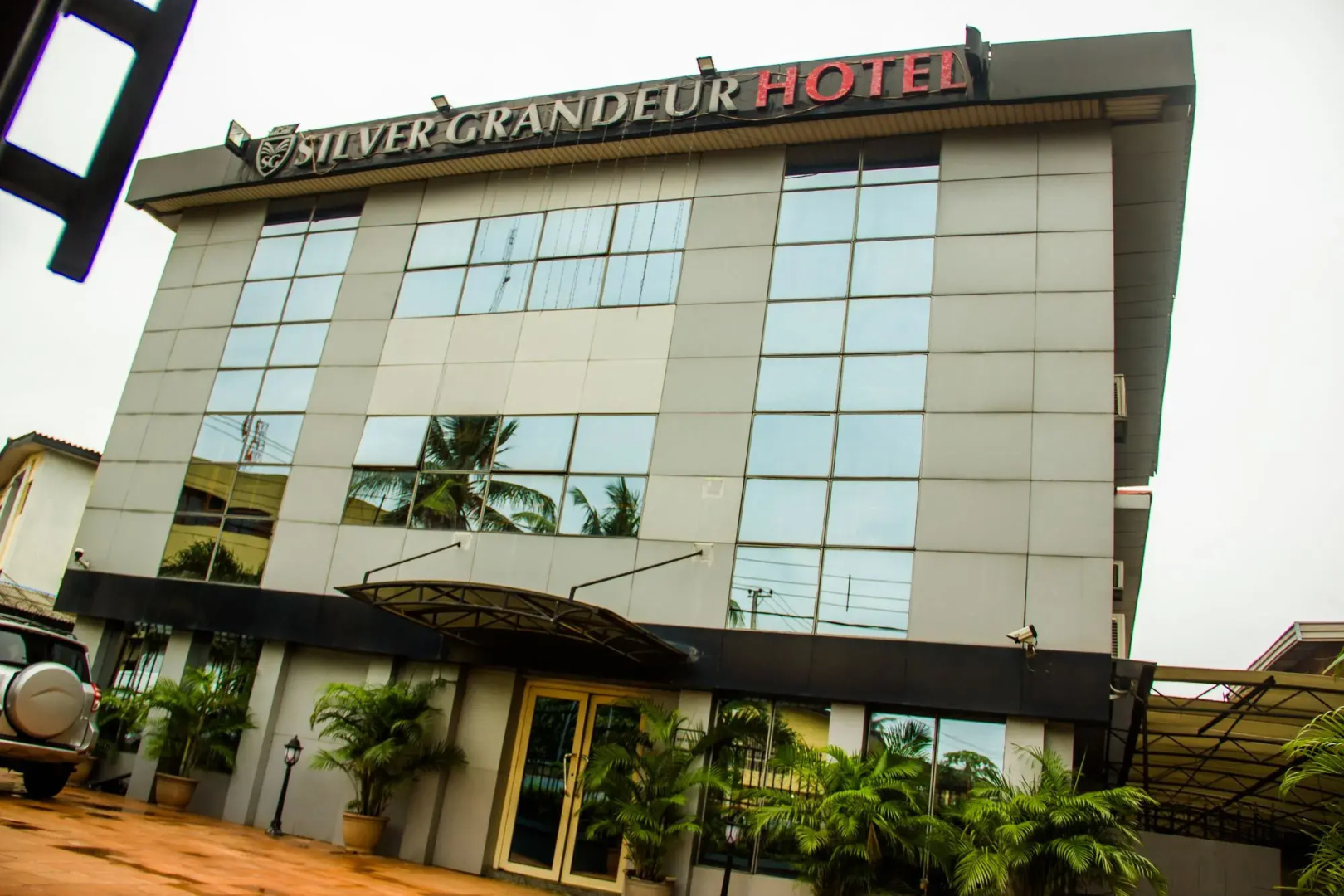 Silver Grandeur Hotel — фото 1