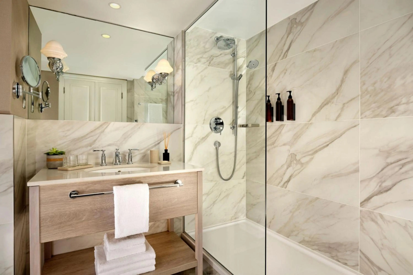 Photo - The College Green Dublin Hotel, Autograph Collection