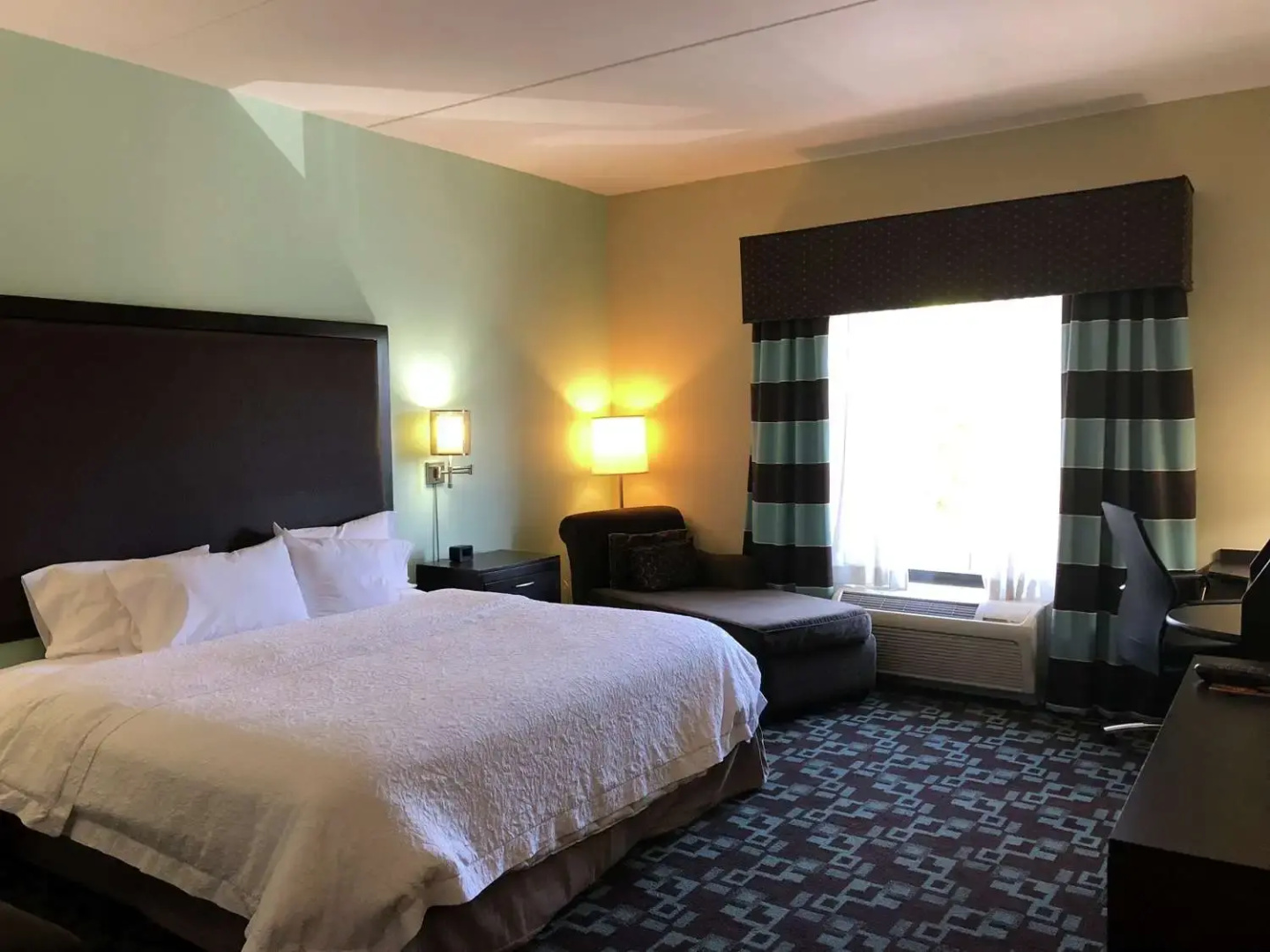 Photo - Hampton Inn & Suites Nashville @ Opryland
