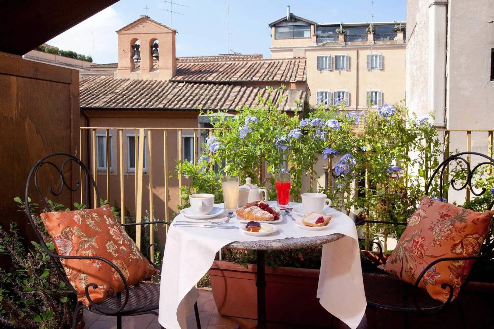 Photo - Pantheon Inn