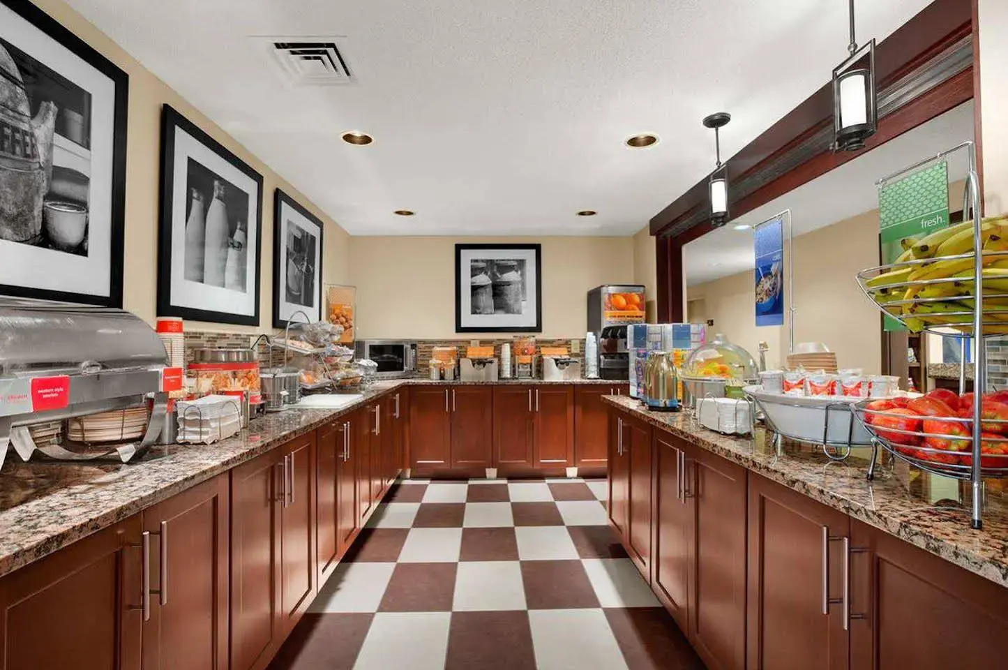 Photo - Hampton Inn & Suites Newport News (Oyster Point)