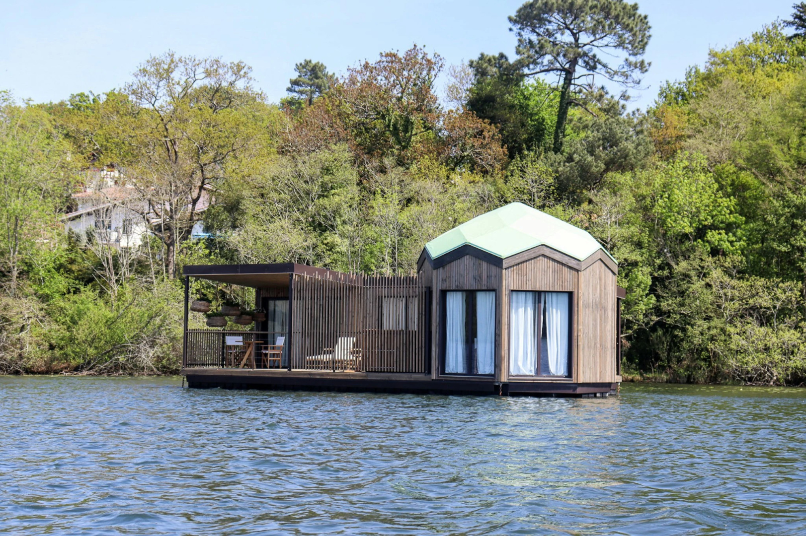 Foto - Brindos, Lac & Château