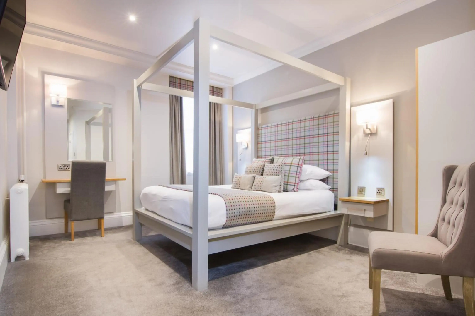 Photo - White Hart Hotel & Apartments