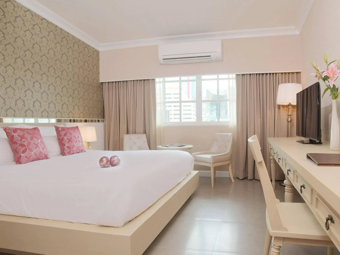 Photo - The Raya Surawong Bangkok