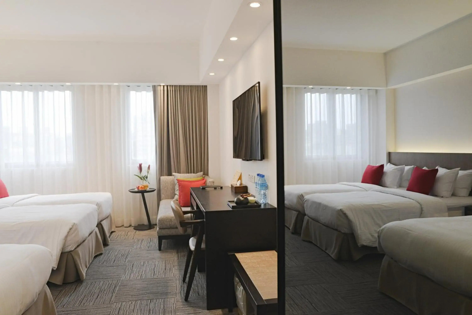 Photo - Emperor Hotel