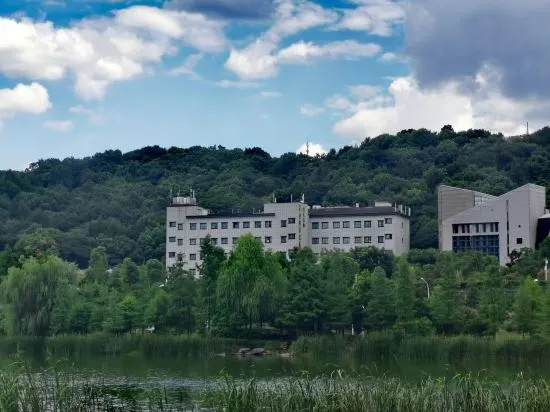 Venus International Hotel (Yuelushan University)