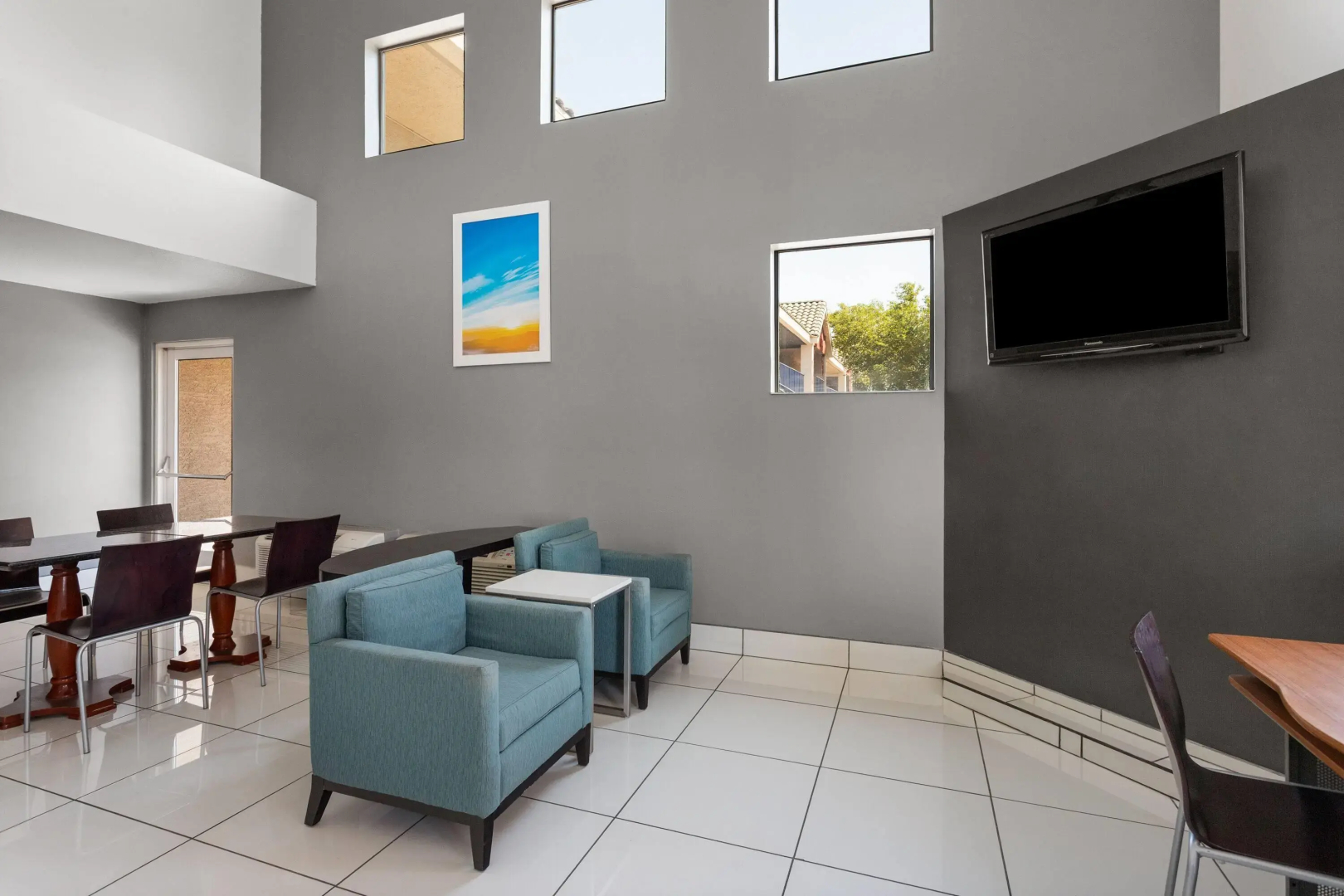 Photo - Days Inn by Wyndham Phoenix West