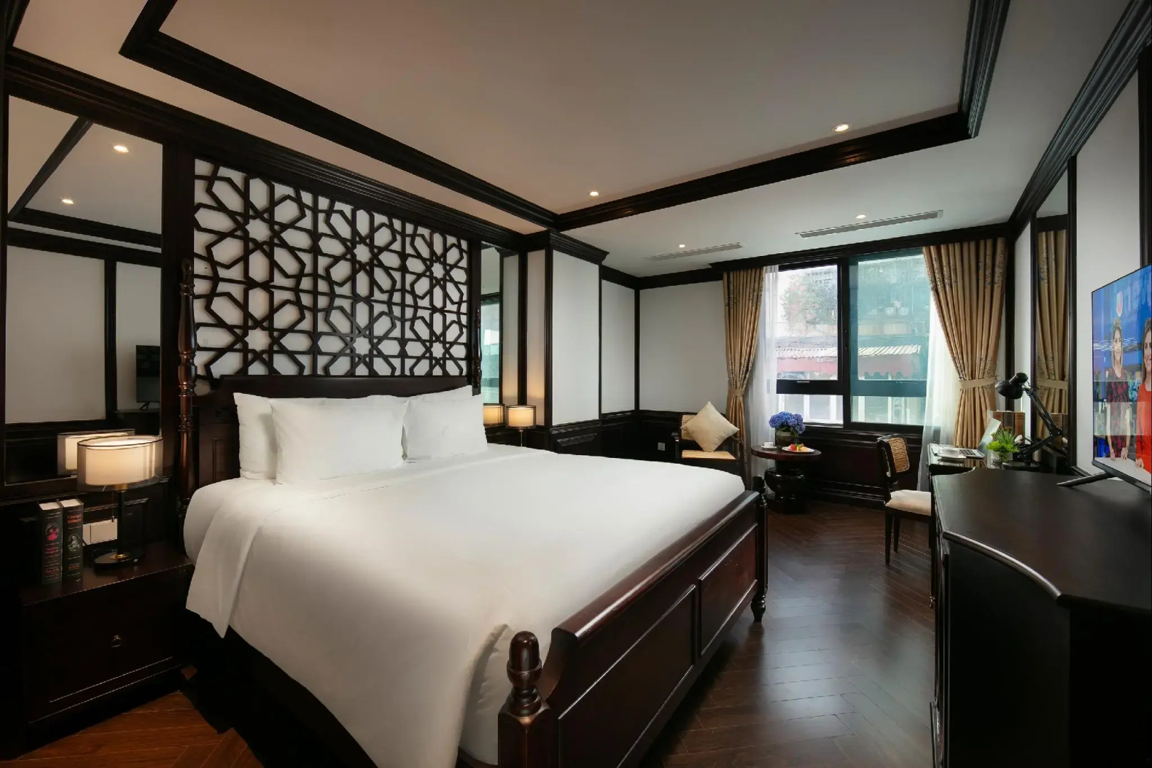 Photo - May de Ville Crown Hotel