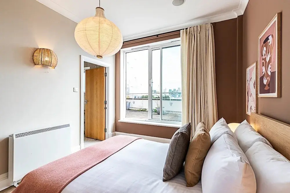 Photo - Bright and Stylish Riverside Haven in Canary Wharf