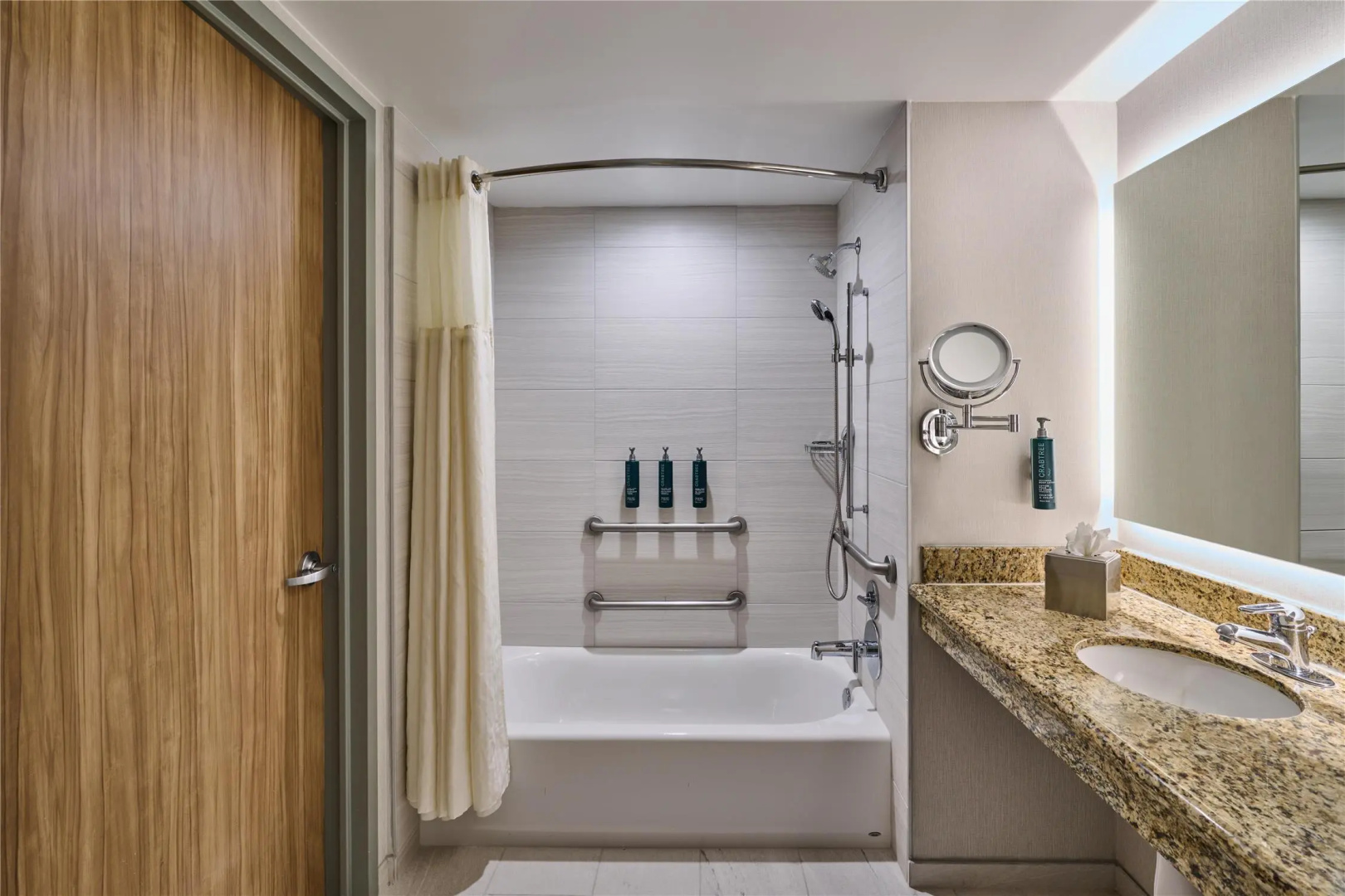 Foto - Hotel Zessa Orange County Airport, a DoubleTree by Hilton