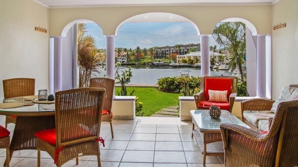 Waterfront 2-bed Townhouse - Harbour 17 2 Bedroom Townhouse by RedAwning