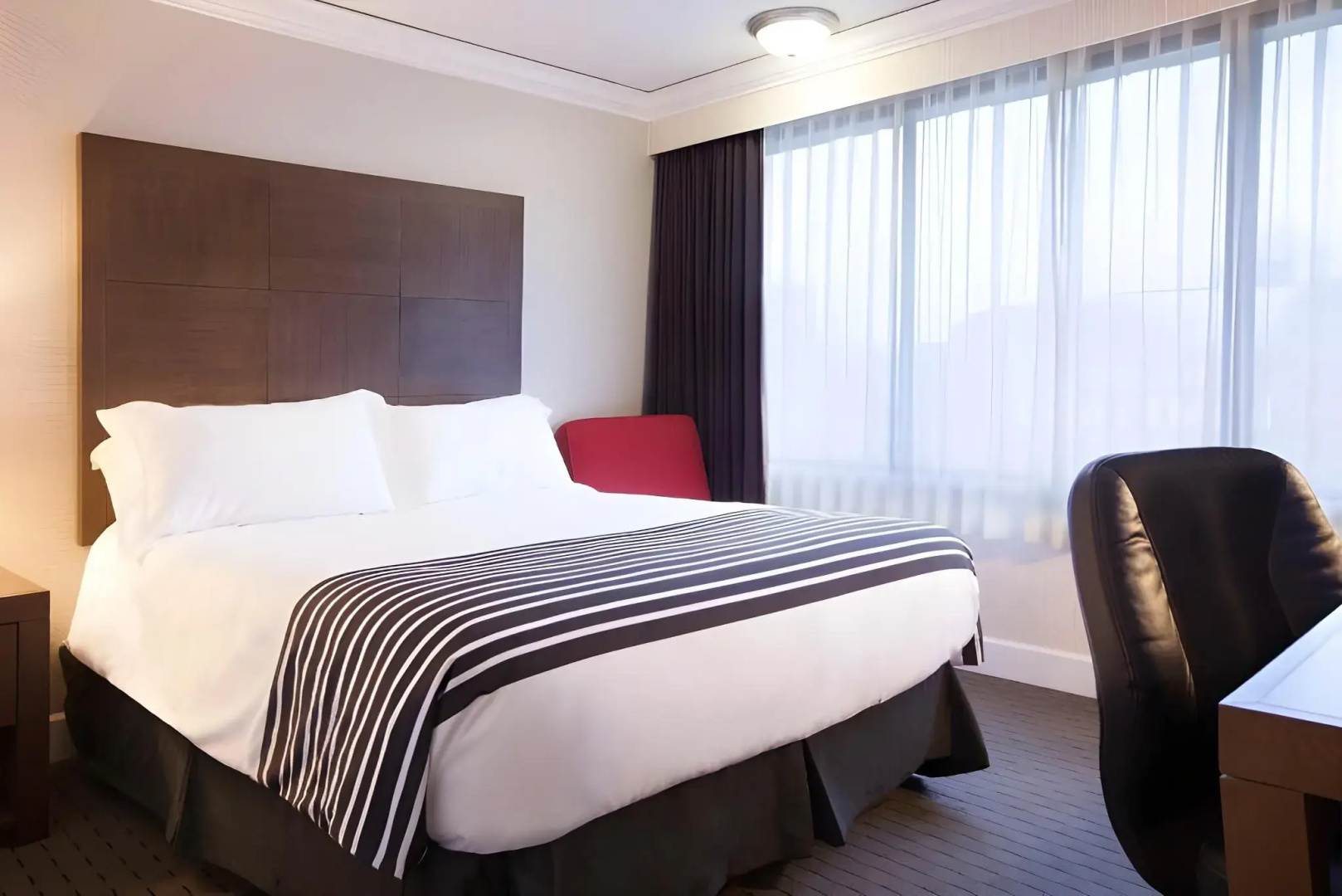 Photo - Sandman Signature Vancouver Downtown Hotel