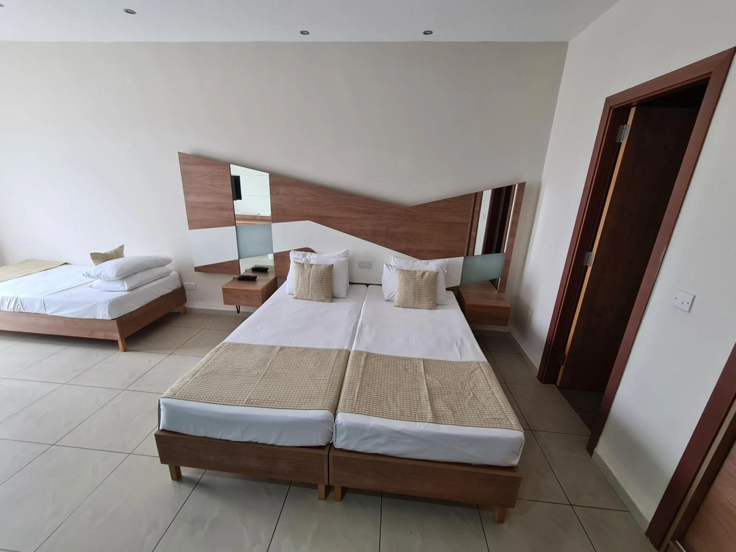 Foto - Water's Edge Hotel