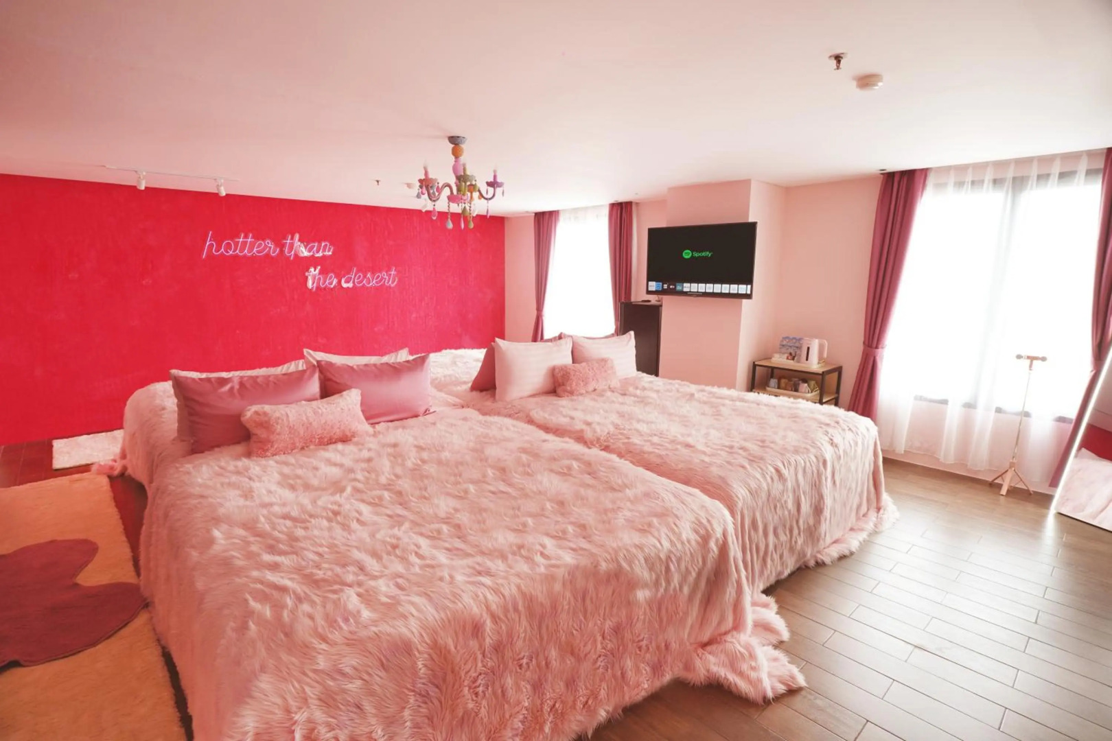 Foto - Yellow Bee Tangerang