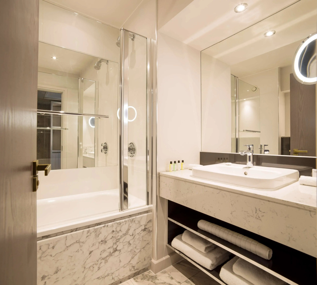 Photo - Boulevard Hotel