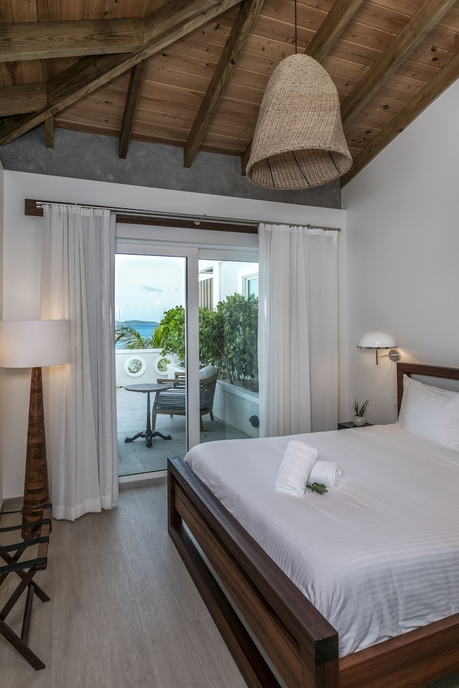 Wharfside Village Hotel