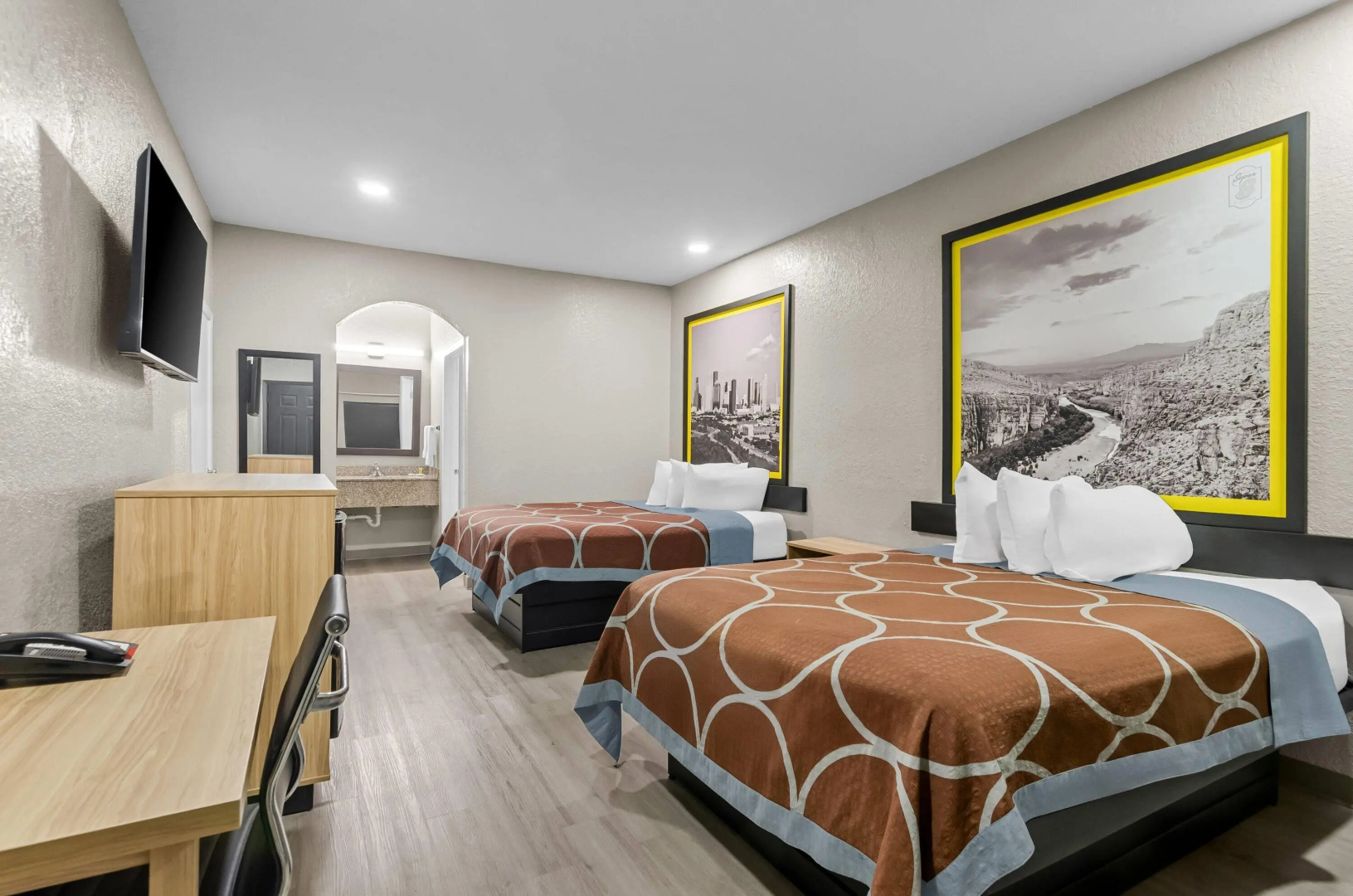 Photo - Super 8 by Wyndham Houston/Brookhollow NW