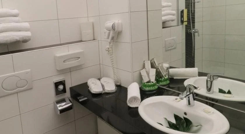 Photo - Threeland Hotel