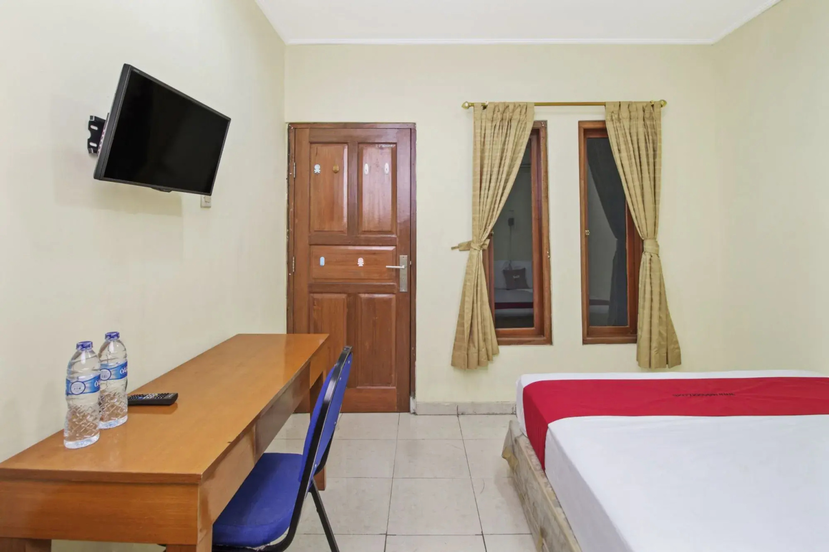 Photo - RedDoorz Plus near Ciputra World Kuningan 2