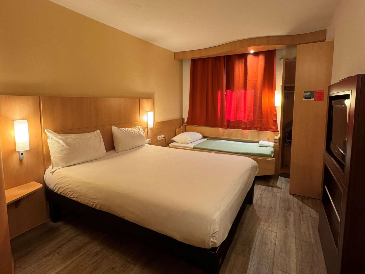 Photo - ibis Istres Trigance