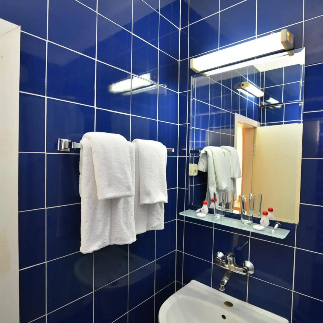 Photo - Hotel Ambassador - Free Parking
