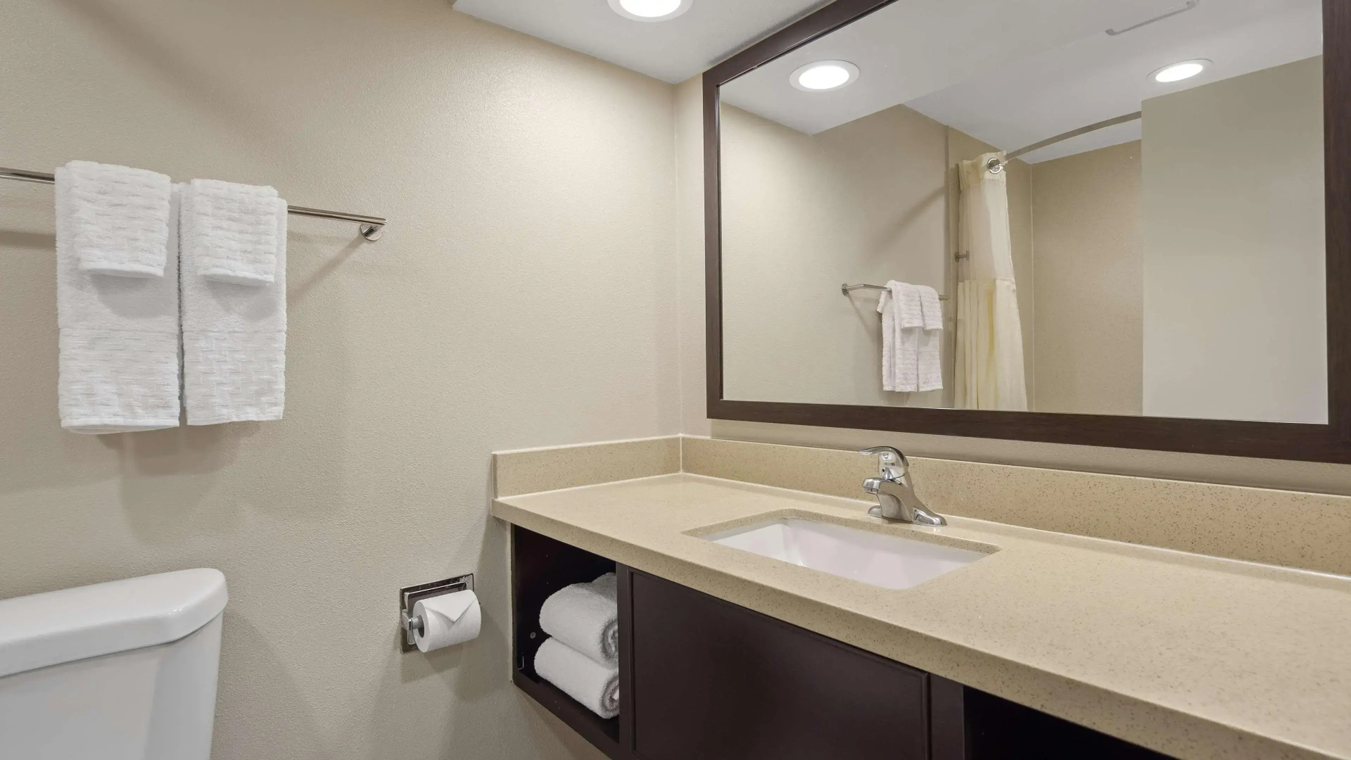 Photo - Best Western Pasadena Royale Inn & Suites