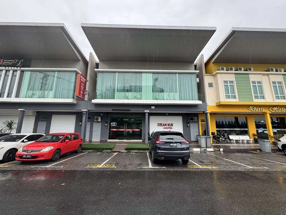 OYO 89497 Dream Nur Hotel