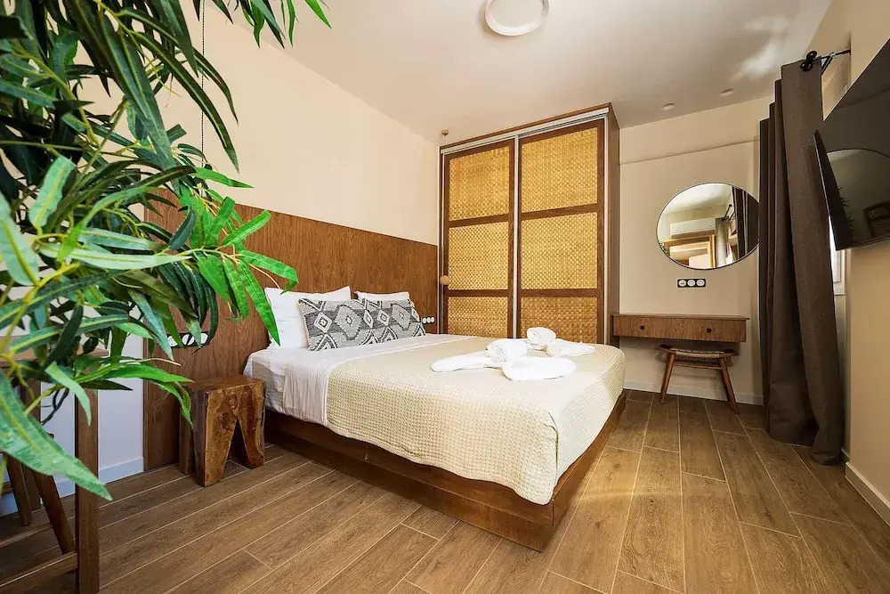 Photo - Almi of Naxos