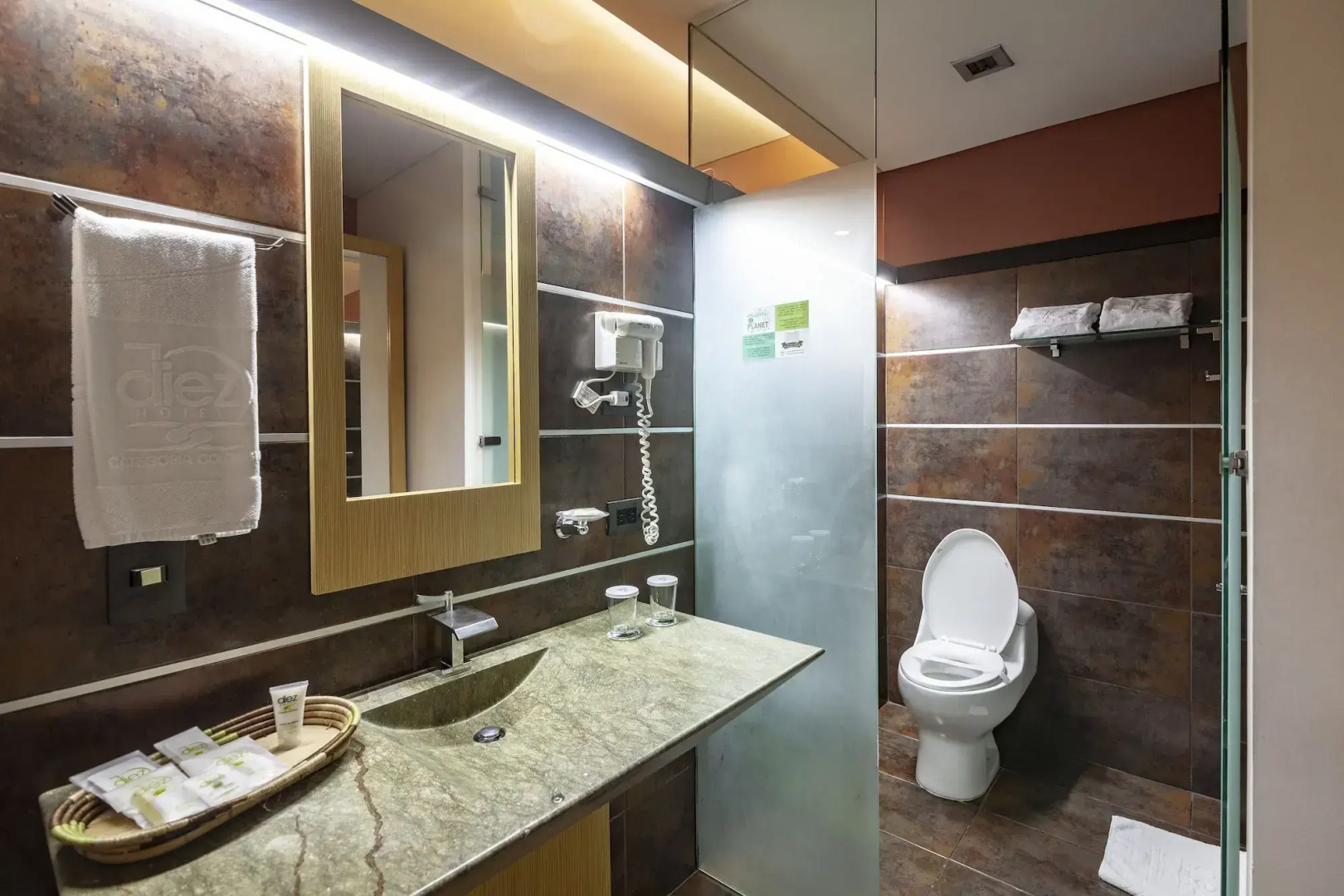 Foto - Diez Hotel Categoría Colombia