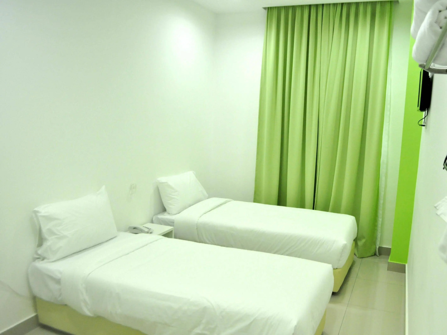 Photo - YY48 Hotel 2 Mins Walk From Masjid Jamek LRT Station