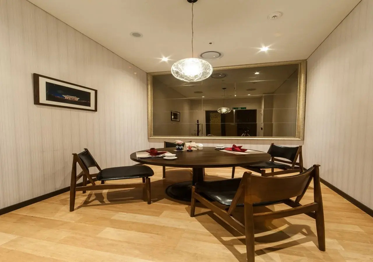 Photo - The Riverside Hotel